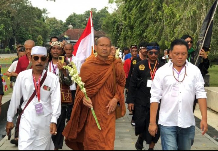 32 Biksu Thudong tiba di Candi Borobudur