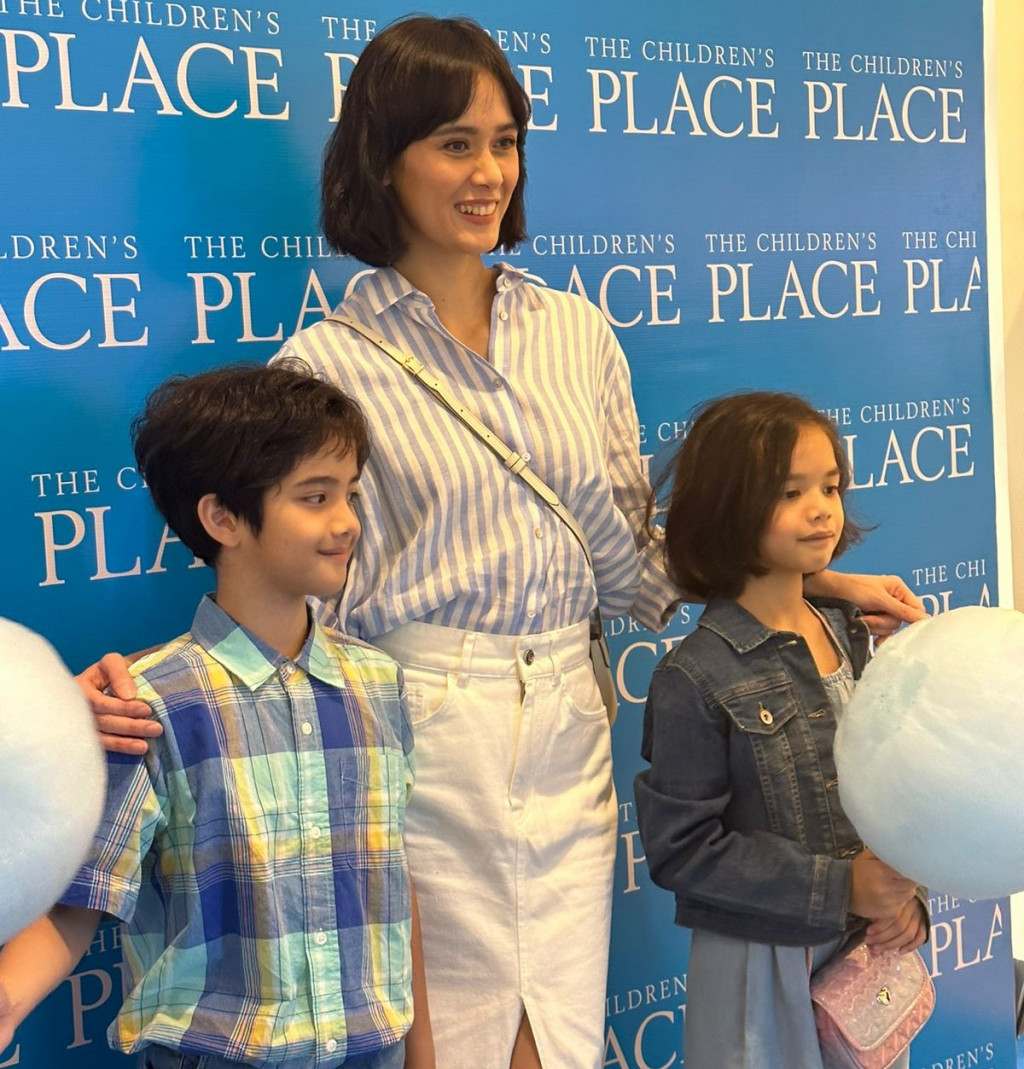Renata bersama kedua anaknya River Syech Albar dan Clover Satin Albar. Foto: Dok. Ist