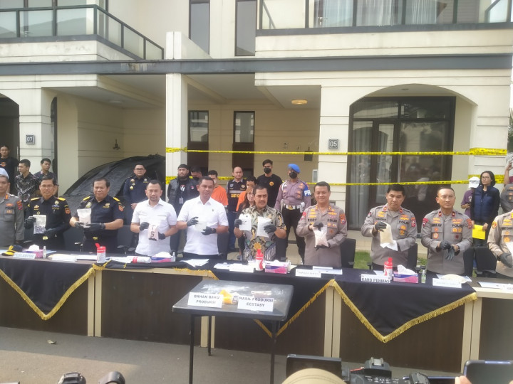 Polisi Buru 2 Pelaku Otak Utama Pabrik Ekstasi di Tangerang