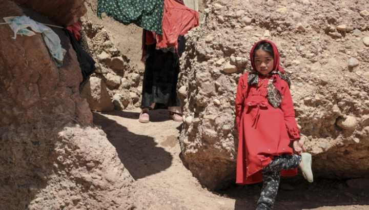 Mulia! Dua Remaja Perempuan Afghanistan Ubah Gua Jadi Sekolah