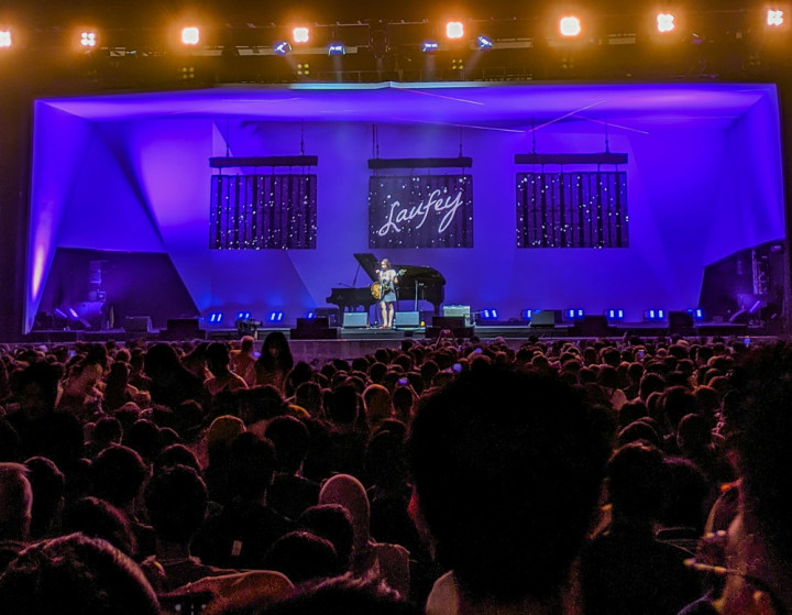 Pertama Kali Tampil di Indonesia, Laufey: Aku Gemetar