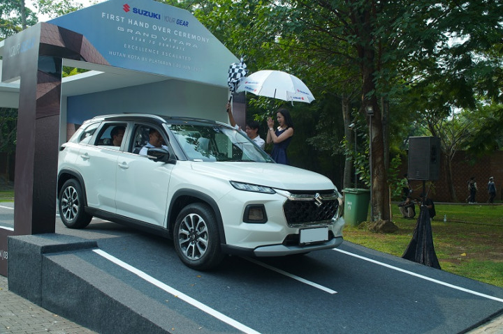 26 Unit Pertama Suzuki Grand Vitara Dibawa Pulang Konsumen