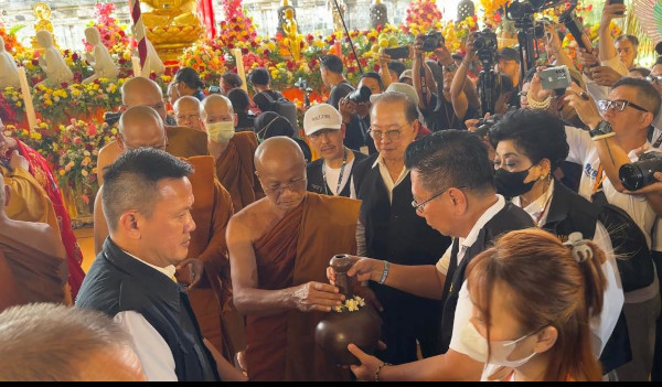 Air Berkah Trisuci Disebut Simbol Kesejukan dan Kebahagiaan