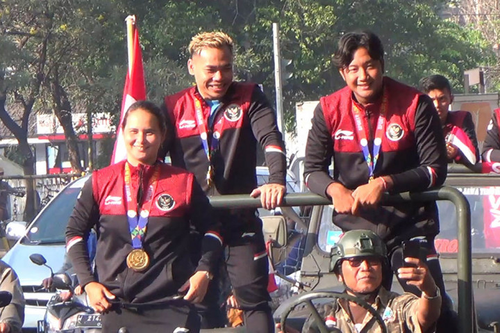 Momen Kirab Delapan Atlet Peraih Medali SEA Games Asal Sidoarjo Menuju Pendopo