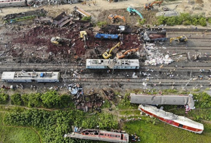 Operasi Penyelamatan Berakhir, Korban Tewas Kecelakaan Kereta India Lampaui 300
