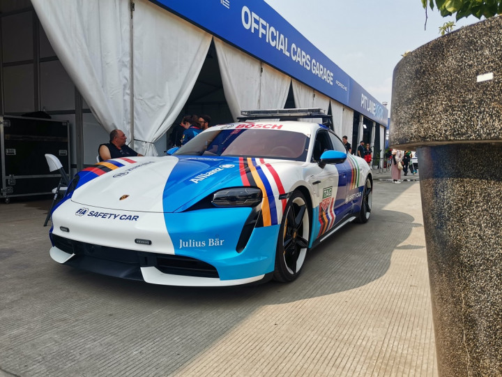 Porsche Taycan Sebagai Pengawal Formula E