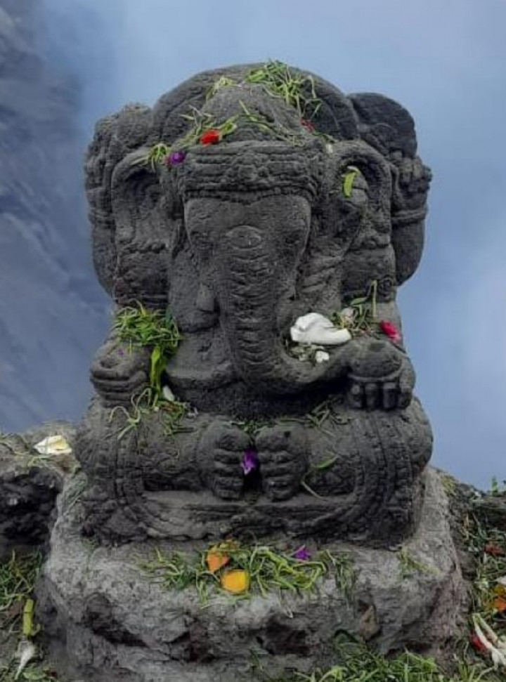 Jatuh ke Kawah, Arca Ganesha di Gunung Bromo Diganti Baru