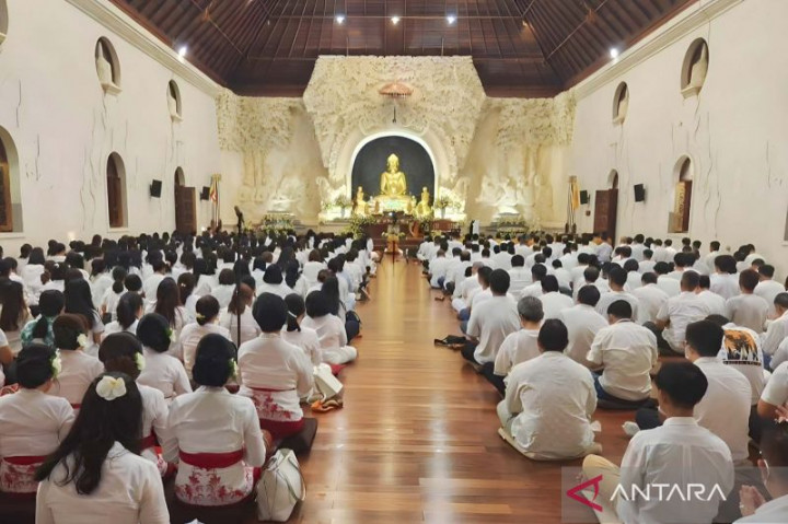 Ribuan Umat Buddha di Bali Rayakan Trisuci Waisak di Vihara Sakyamuni
