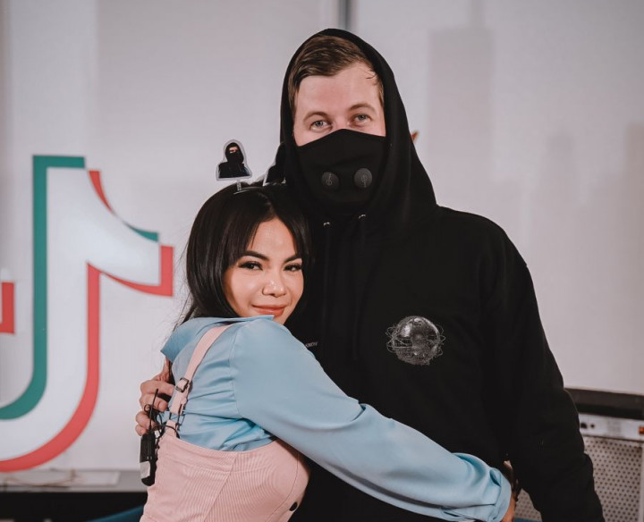 Dinar Candy Foto Mesra dengan Alan Walker, Netizen Iri