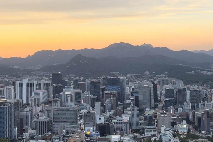 Berburu Sunset di Namsan Tower dan Jajanan Khas Korea di Myeongdong
