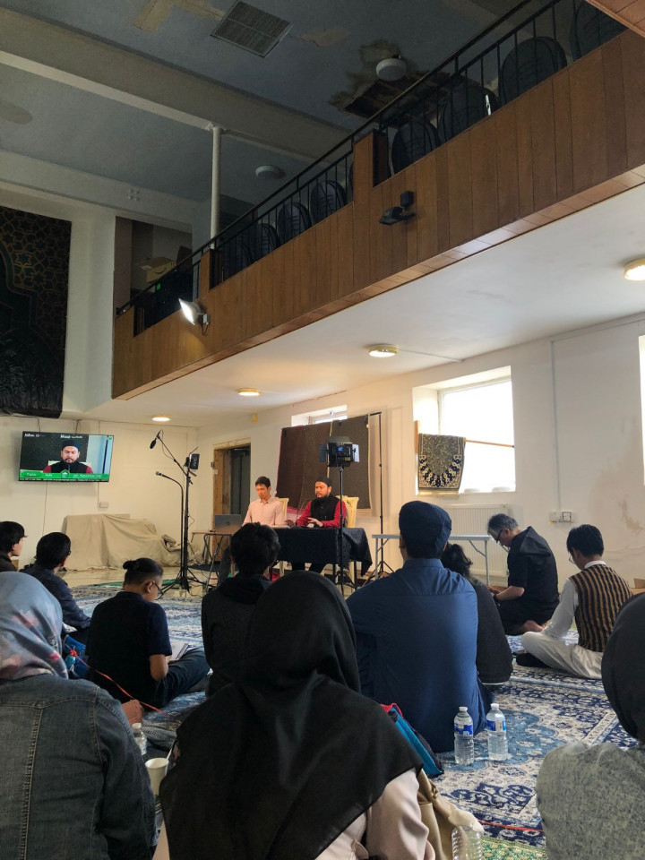 Imam Ajmal Masroor Bahas Bahaya Seks Sebelum Menikah dalam Islam dengan Mahasiswa Indonesia di London