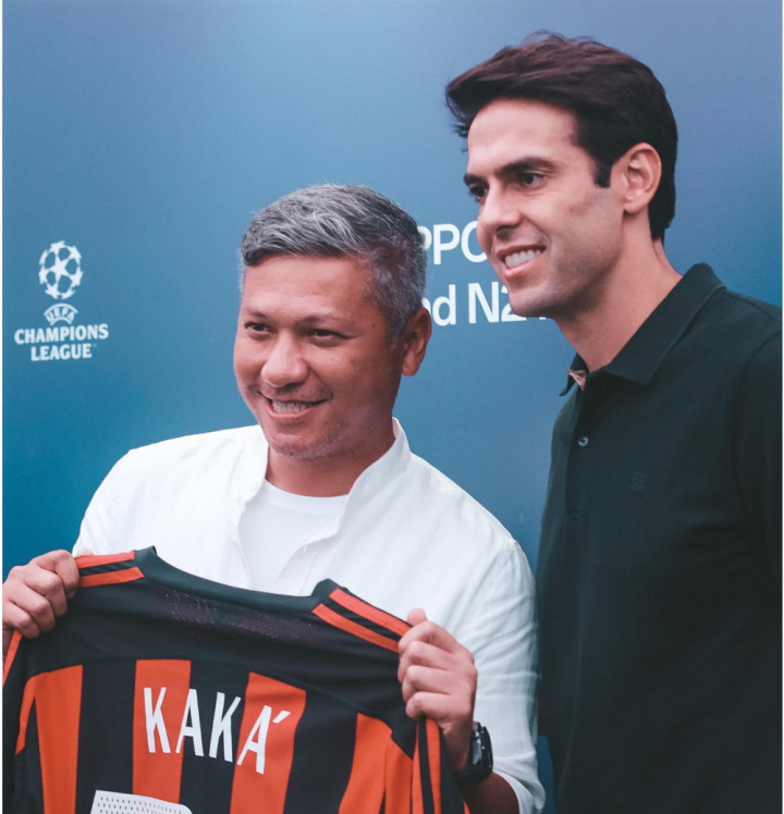 Bahagianya Gading Marten Bertemu dan Dapat Tanda Tangan Ricardo Kaka