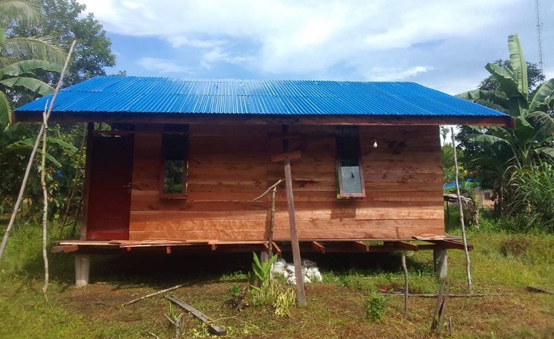 Bedah rumah di Papua Barat. Foto: Kementerian PUPR