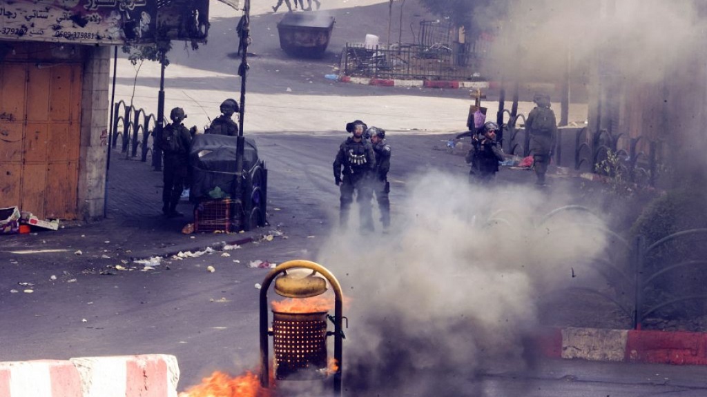 Bentrokan antar warga Palestina dan pasukan Israel terjadi hampir setiap hari di Tepi Barat. (AFP)