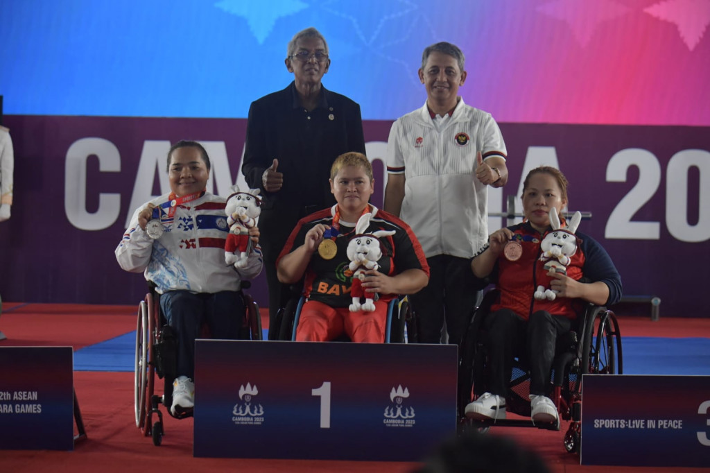 Paralifter Indonesia, Rani Puji, meraih emas ASEAN Para Games 2023 (dok. Kemenpora)