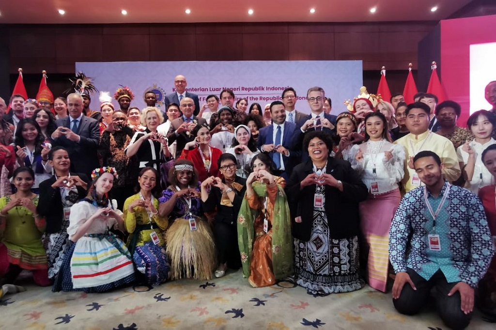 Foreign Minister Retno Marsudi with BSBI participants. Photo: Ministry of Foreign Affairs.