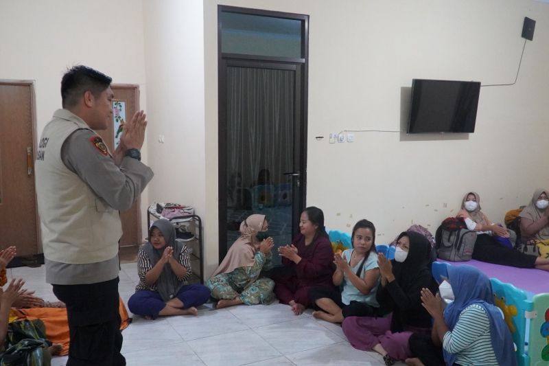 Polda Lampung menyelamatkan 24 orang yang diduga sebagai calon pekerja migran Indonesia (PMI) dari upaya tindak pidana perdagangan orang (TPPO). Foto: Branda Antara
