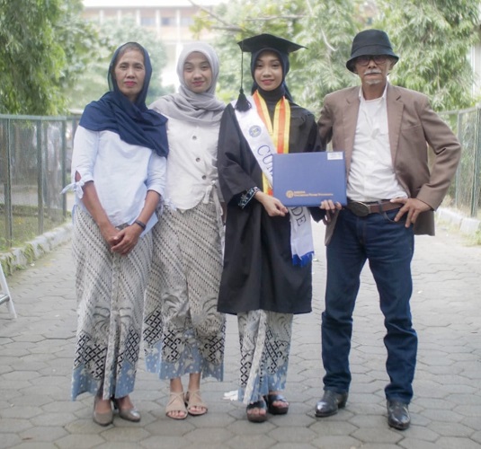 Kenalan dengan Priti, Si Serba Bisa dari Prodi Teknik Otomotif UNY yang Lulus Cum Laude