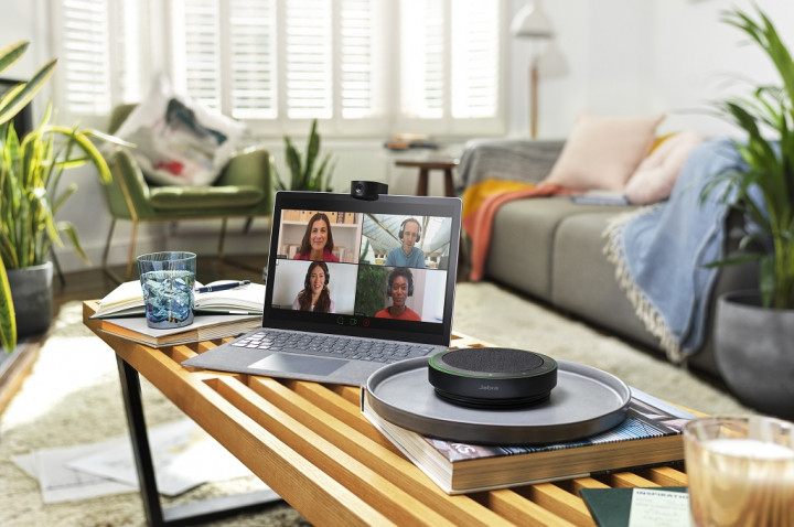 Jabra Luncurkan Produk Audio Profesional dengan Konsep Fold-and-Go