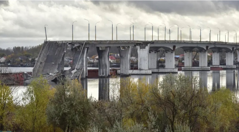 Bandungan Kakhovka mengakibatkan banjir di area yang luas. Foto: EFE