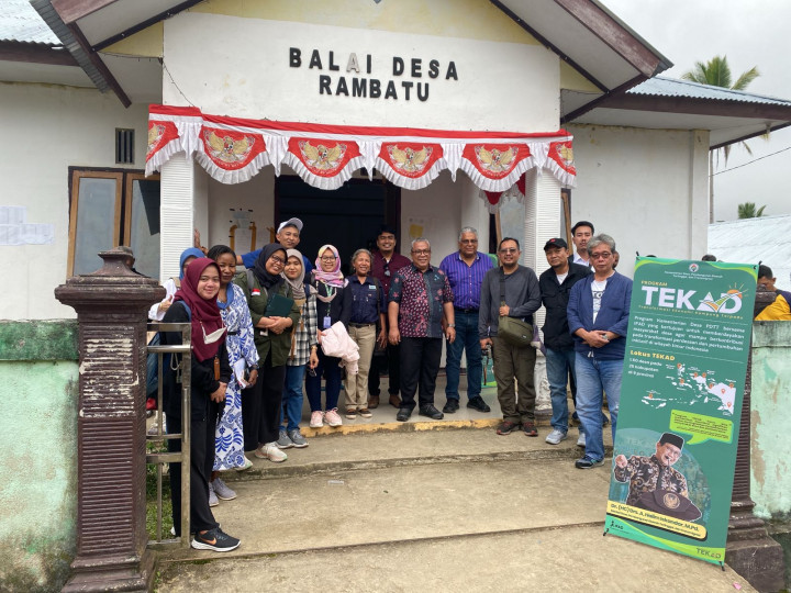 Kemendes-IFAD Cek Pelaksanaan Program Tekad di Desa Rambatu Maluku