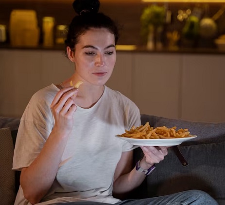 Mau Tidur Nyenyak di Malam Hari? Hindari 5 Jenis Makanan Ini