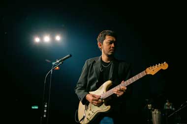 Pamungkas Rilis Album Live Tur Asia Tenggara Berisi 30 Lagu