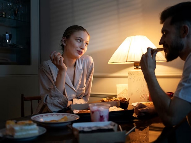 Makan Malam sebelum Tidur? Ini yang Terjadi pada Tubuh