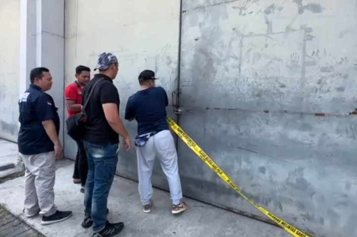 Polri Grebek Pabrik Oli Palsu di Jawa Timur