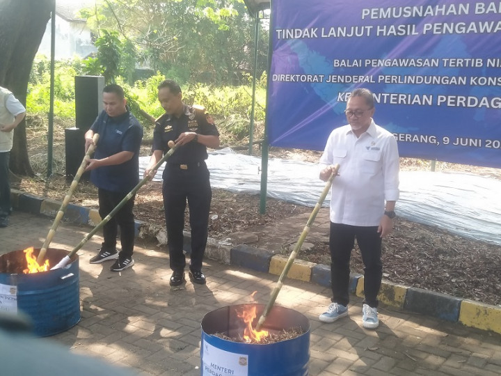 Menteri Perdagangan Musnahkan Produk Ilegal Senilai Rp13,3 Miliar di Tangerang