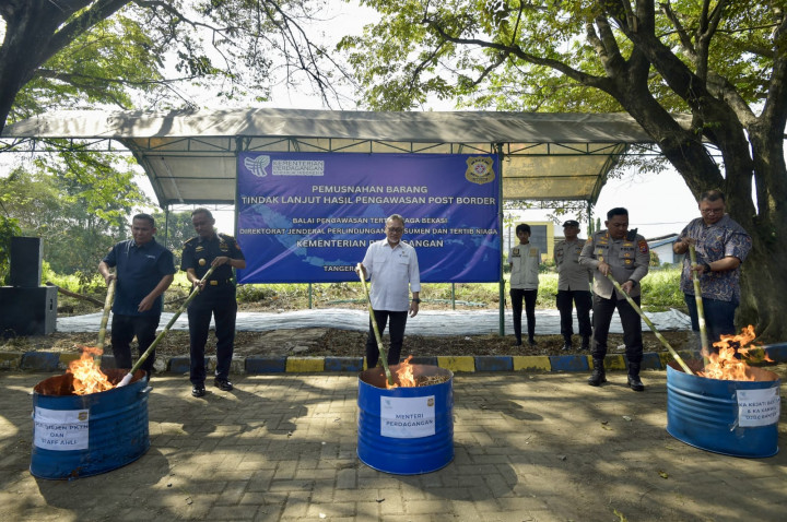 Barang Impor Tidak Sesuai Ketentuan Senilai Rp13,31 Miliar Dimusnahkan