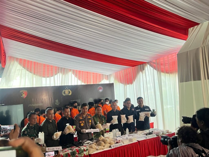 Polri Musnahkan Ribuan Butir Ekstasi Hasil Produksi Pabrik Tangerang dan Semarang