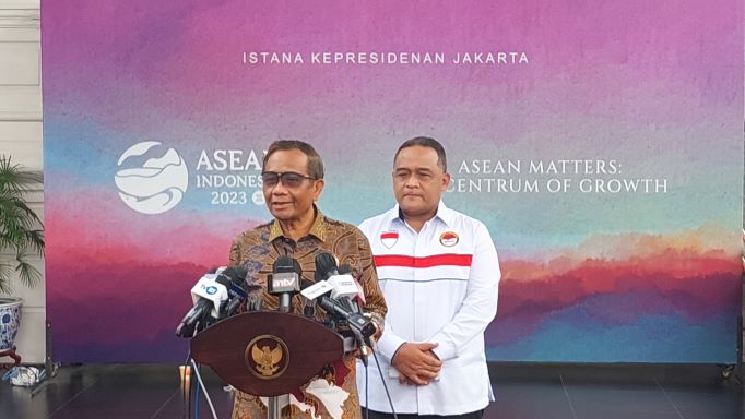 Denny Indrayana Ingin Makzulkan Presiden Jokowi, Mahfud: <i>Gak</i> Menarik untuk Dibahas