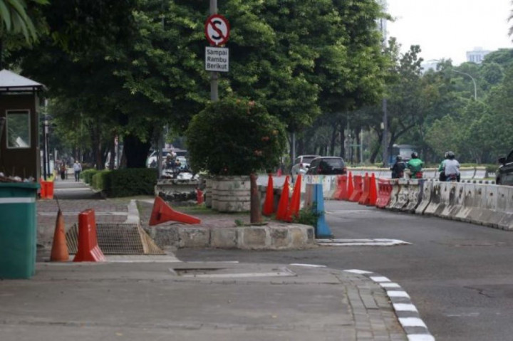 Pembatas Sudah Dibuka, Pejalan Kaki Bisa Lewati Trotoar di Depan Kedubes AS