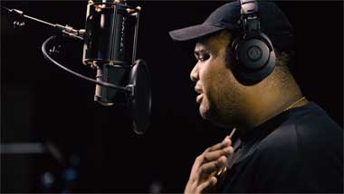 Andmesh Nyanyikan Ulang Hit Glenn Fredly 