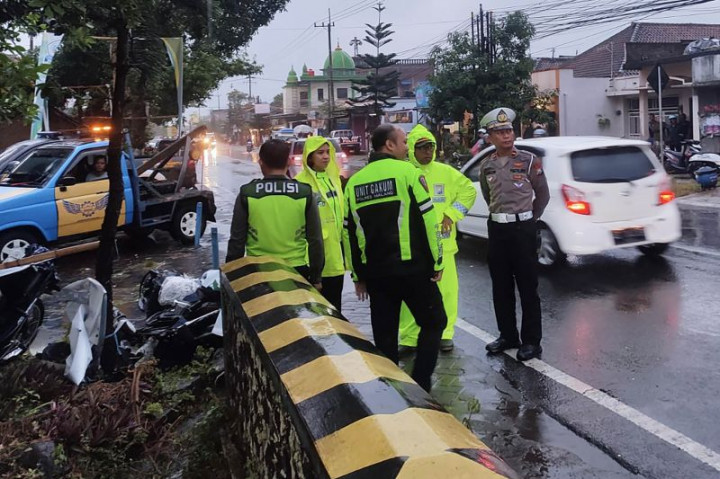 Kecelakaan Maut Pikap vs Motor di Malang, 4 Orang Tewas