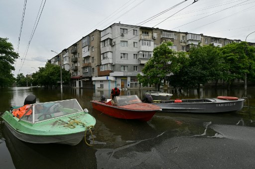 Kapal Evakuasi Warga Kherson Ditembaki, 3 Orang Tewas
