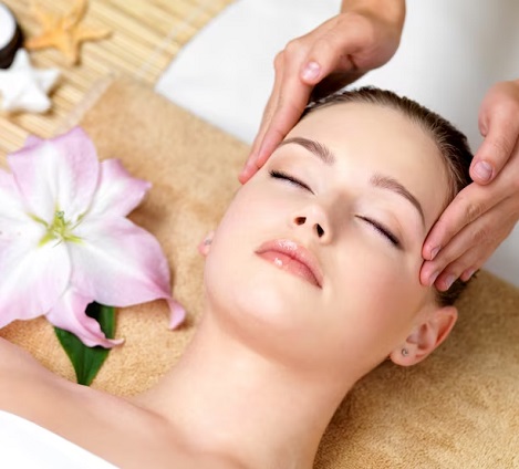 Setelah facial, kulit mungkin terasa kering atau lebih sensitif. (Foto: Ilustrasi. Dok. Freepik.com)