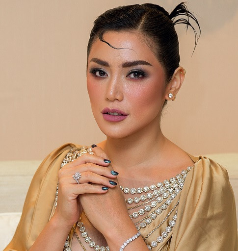 Jessica Iskandar sambil mengenakan perhiasan Frank & co turut hadir dalam fashion show 'Kaleidoscope Dreams'. (Foto: Dok. Istimewa)