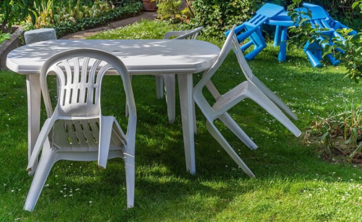 6 Tanda Furnitur Luar Ruangan Harus Segera Diganti