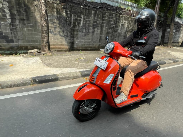 'Vespone' GTS SuperSport, Enak Selap-Selip Di Jakarta?