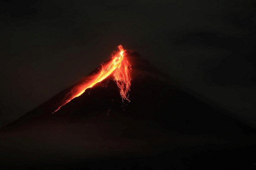 Gunung Mayon Makin Panas, 14 Ribu Warga Filipina Diungsikan Beberapa Bulan
