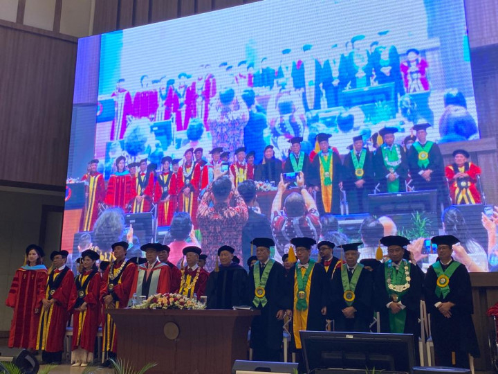 Pengukuhan Guru Besar UPH, Allen Jadi Profesor Pertama Bidang Pulmonologi di PTS