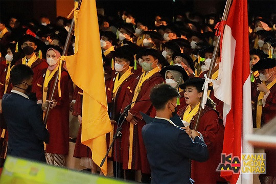 Wisudawan Unpad Merapat, Pinjam Toga Kini Mesti Bayar Uang Jaminan