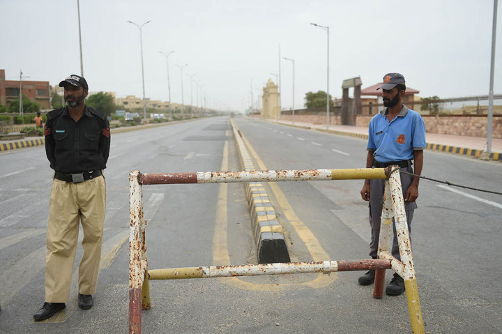 Puluhan Ribu Dievakuasi saat Topan Mengancam India dan Pakistan