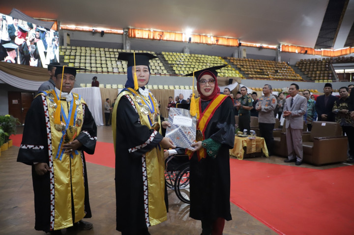 Selamat! Unila Kukuhkan Dua Guru Besar Baru Bidang Hukum