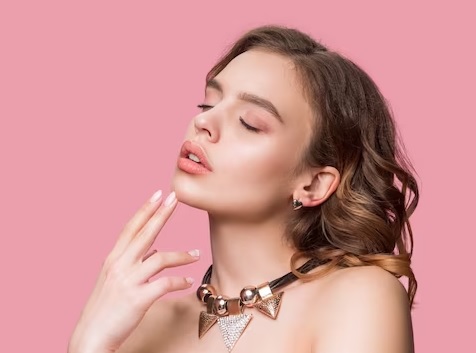 Double chin sering kali membuat wanita jadi tidak percaya diri. (Foto: Ilustrasi. Dok. Freepik.com)