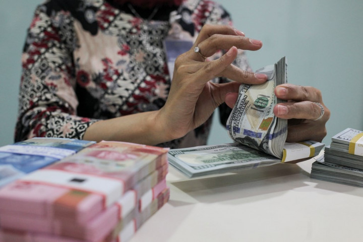 Rupiah Keok Pagi Ini, Dibuka di Rp14.878