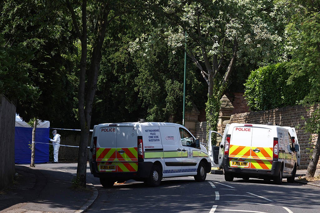 Kepolisian Nottingham, Inggris di lokasi penikaman yang menewaskan tiga orang. Foto: BBC