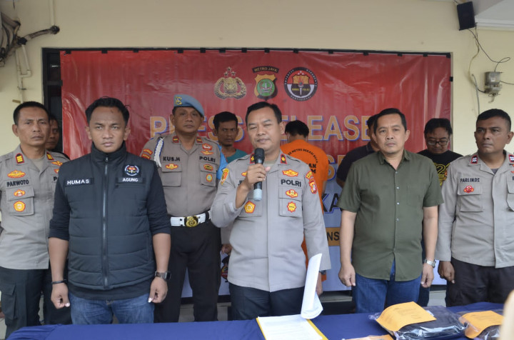 Dendam Sering di-<i>Bully</i>, Pemuda di Bekasi Bacok Kakak Kelas saat SMA